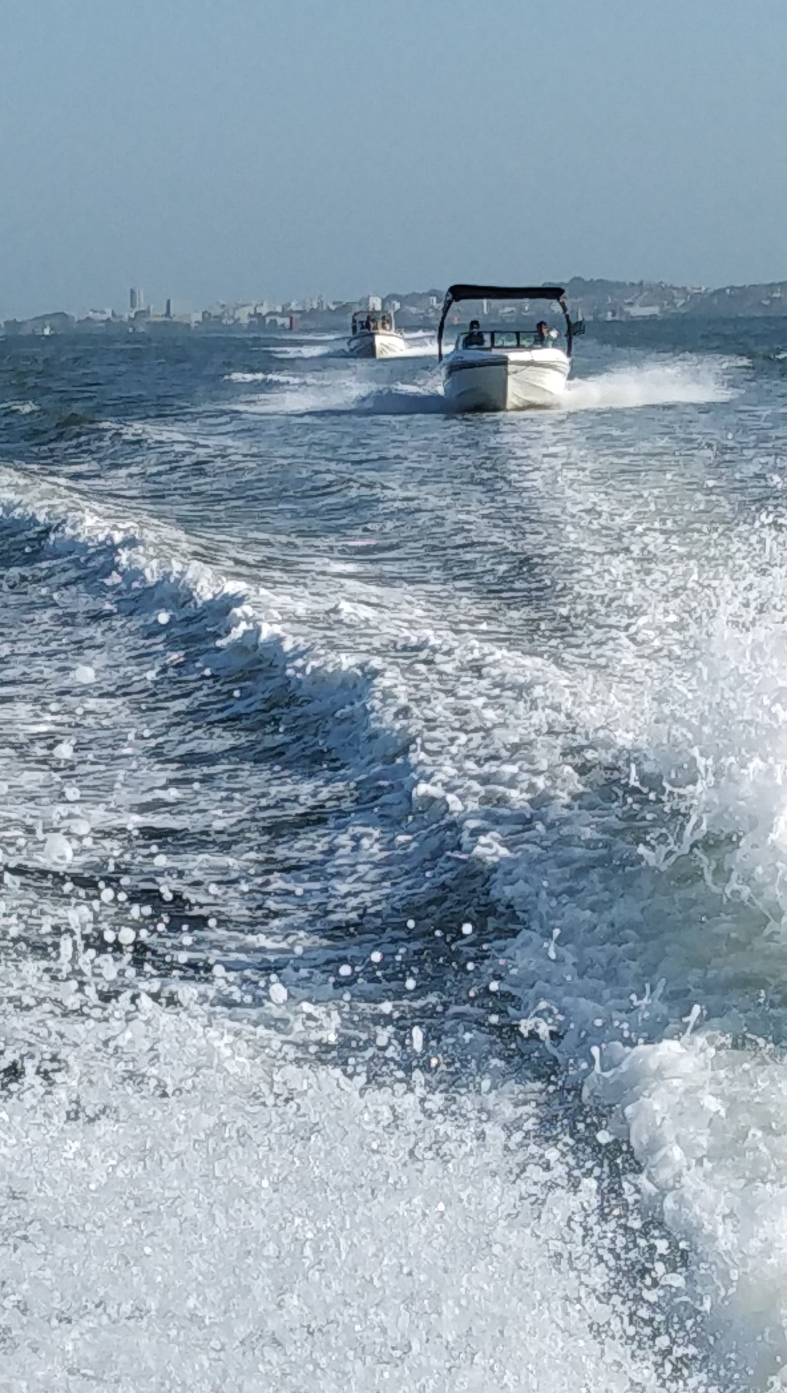 Bote en mar abierto del Caribe